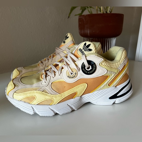 Adidas Astir (white, yellow, black) - Picture 1 of 6